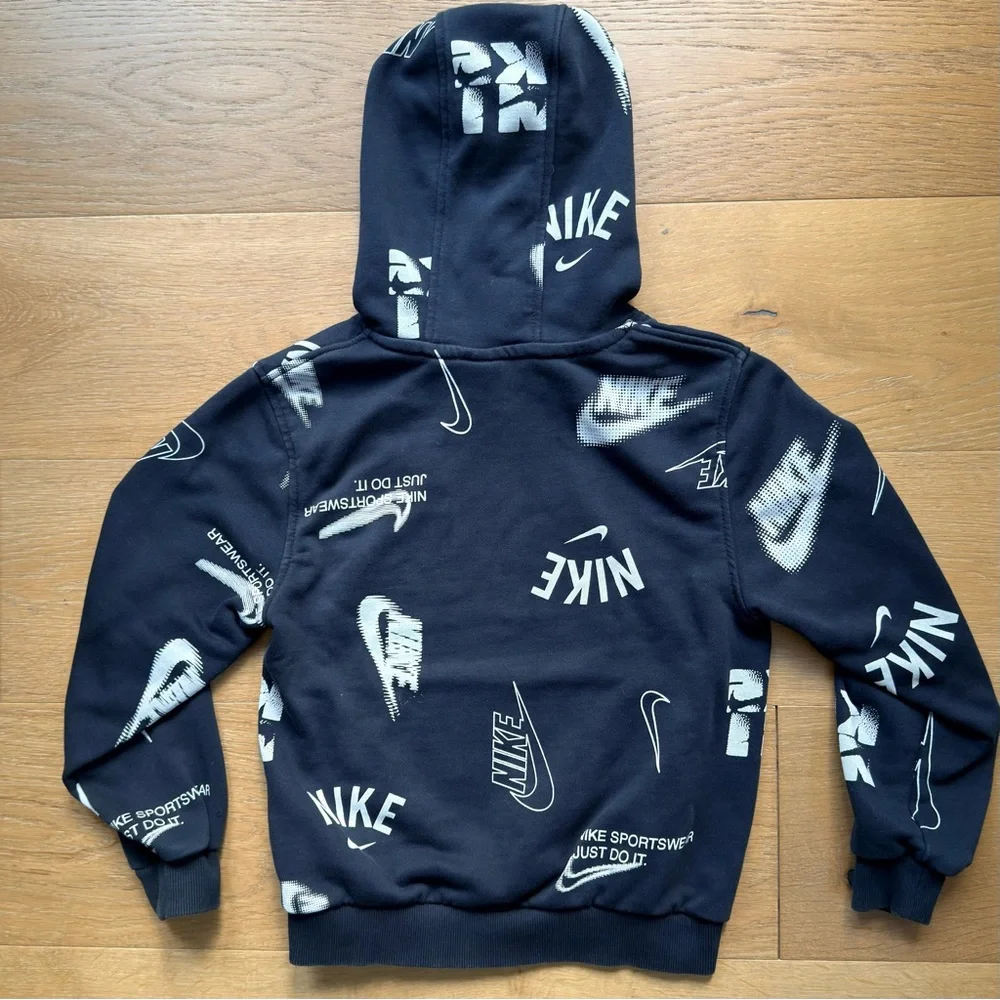 Nike sportswear swoosh